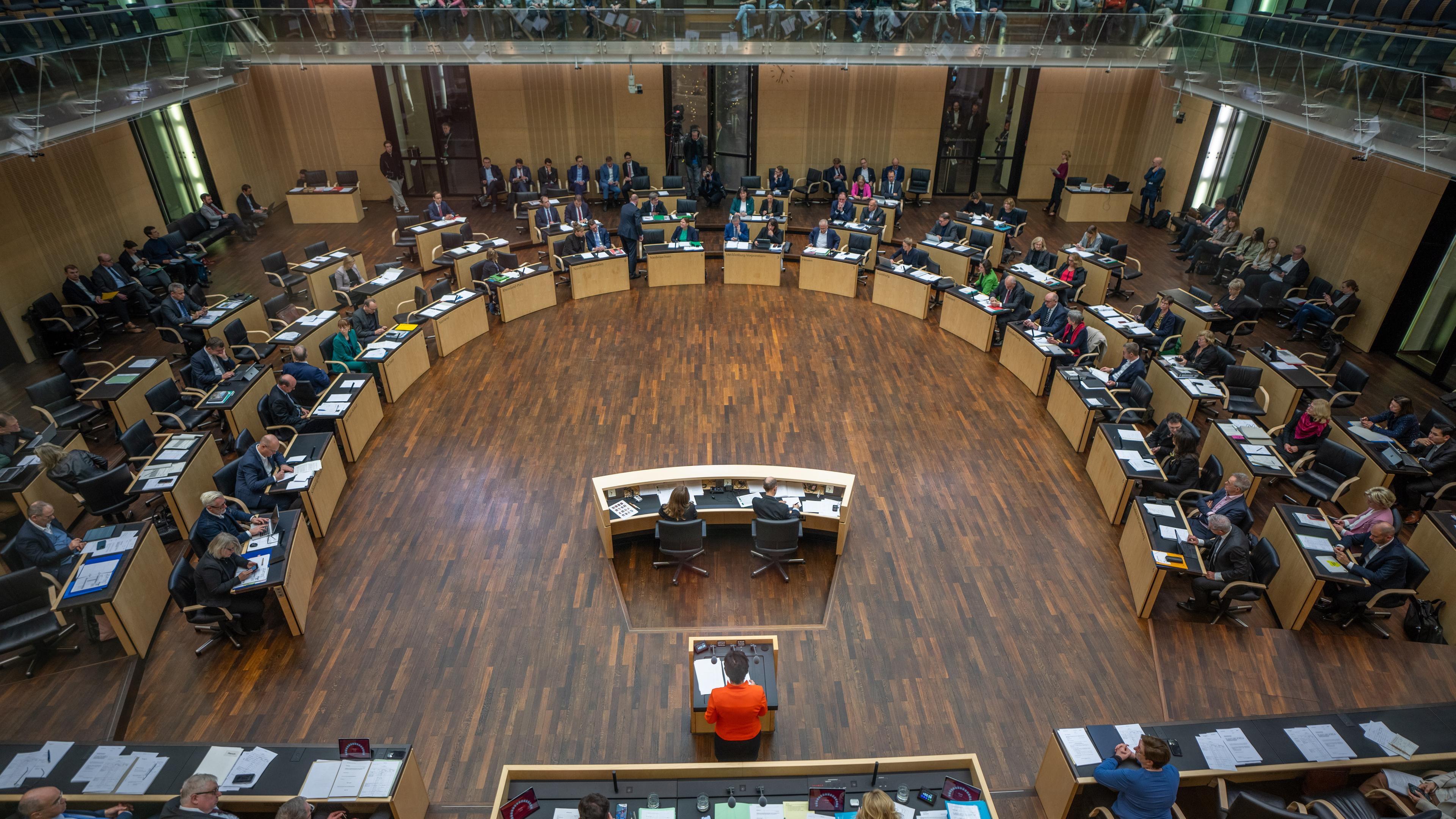 Berlin: Blick in den Plenarsaal während der Sitzung im Bundesrat.