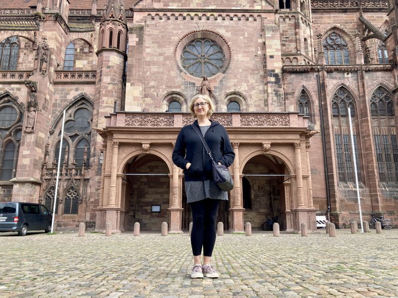 Jessica in front of the red sandstone cathedral.