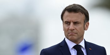 Napětí ve Francii. Macron mluví o občanské válce, sousedé se rasisticky posílají „do boudy“