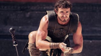 První fotky z Gladiátora 2 ukazují všechny hlavní postavy a slavné brnění Russella Crowea
