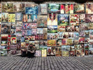 Уличная продажа картин в Кракове
