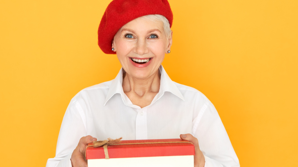 Что подарить маме на 67 лет? 45 идей для подарка на любой карман