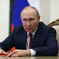 ビデオを通じて安全保障会議に出席するプーチン露大統領＝モスクワで2022年9月29日、スプートニク通信ロイター