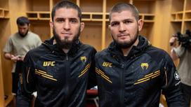 Российские бойцы MMA Ислам Махачев и Хабиб Нурмагомедов (слева направо)