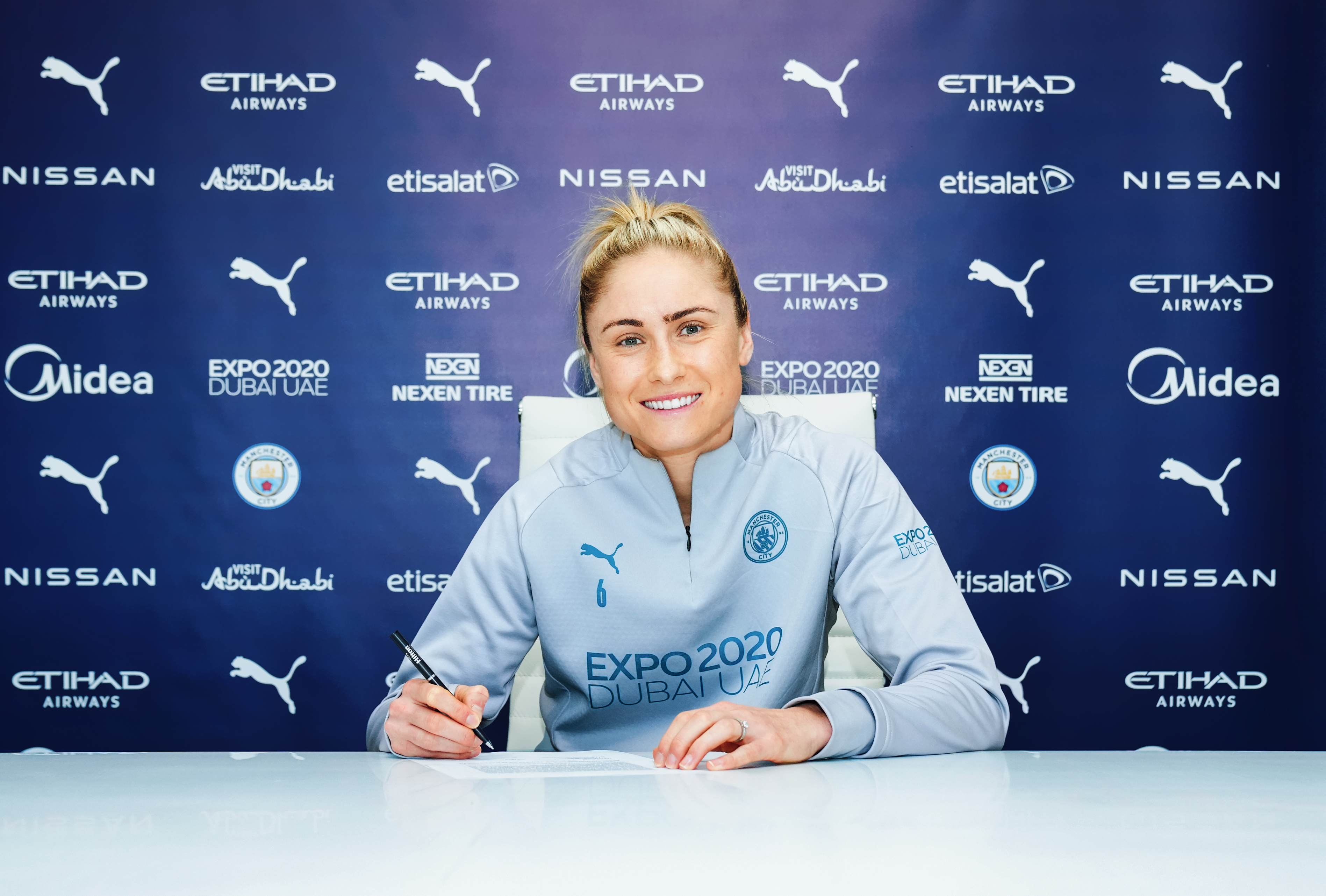 Steph Houghton Signs A Contract Extension At Manchester City