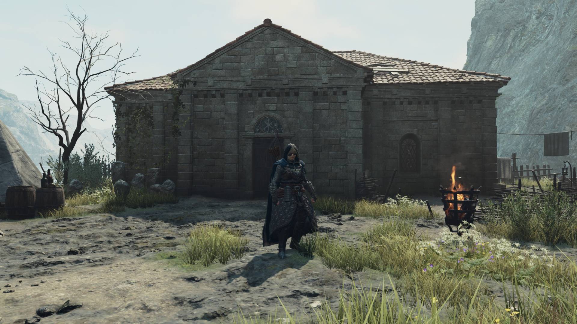 A Mage stands outside the Gracious Hand in the “Saint of the Slums” side quest in Dragon’s Dogma 2.