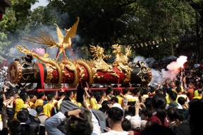 Hàng nghìn người dự lễ hội rước pháo sắc màu, sôi động nhất Bắc Ninh
