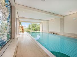 Wellness-Apartment mit Wasserblick, Pool, Sauna & Fitnessbereich, vacation rental in Rankwitz