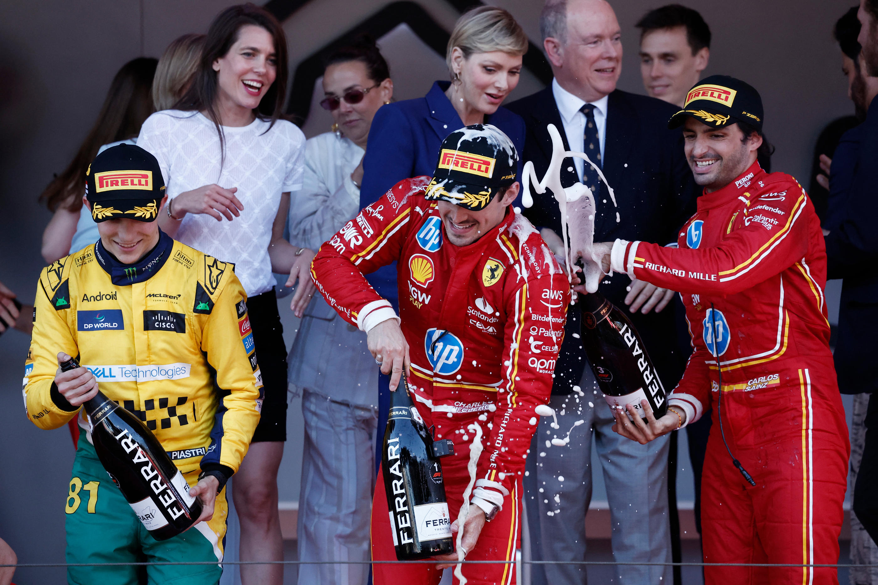 A Monaco, Charles Leclerc a devancé Oscar Piastri (à gauche) et son équipier Carlos Sainz Jr. REUTERS/Benoit Tessier