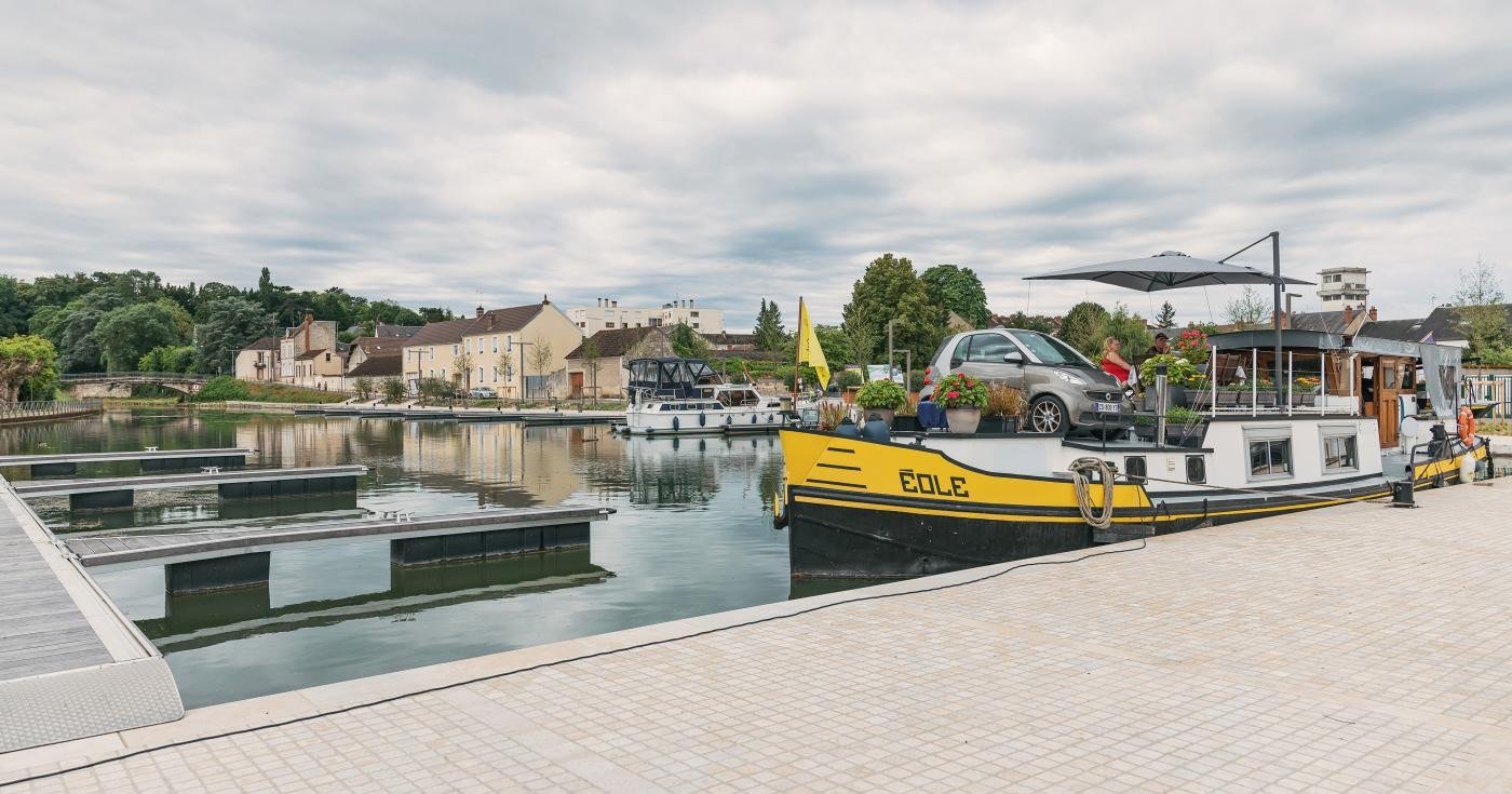 Avec son nouveau port de plaisance, le port Saint-Roch, Montargis cherche à dynamiser le tourisme fluvial. ©Conseil départemental du Loiret