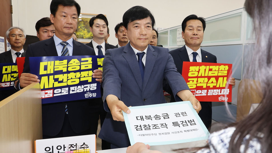 민주, ‘대북송금 특검법’ 발의…“검찰, 이재명 죽이려 사건 조작”