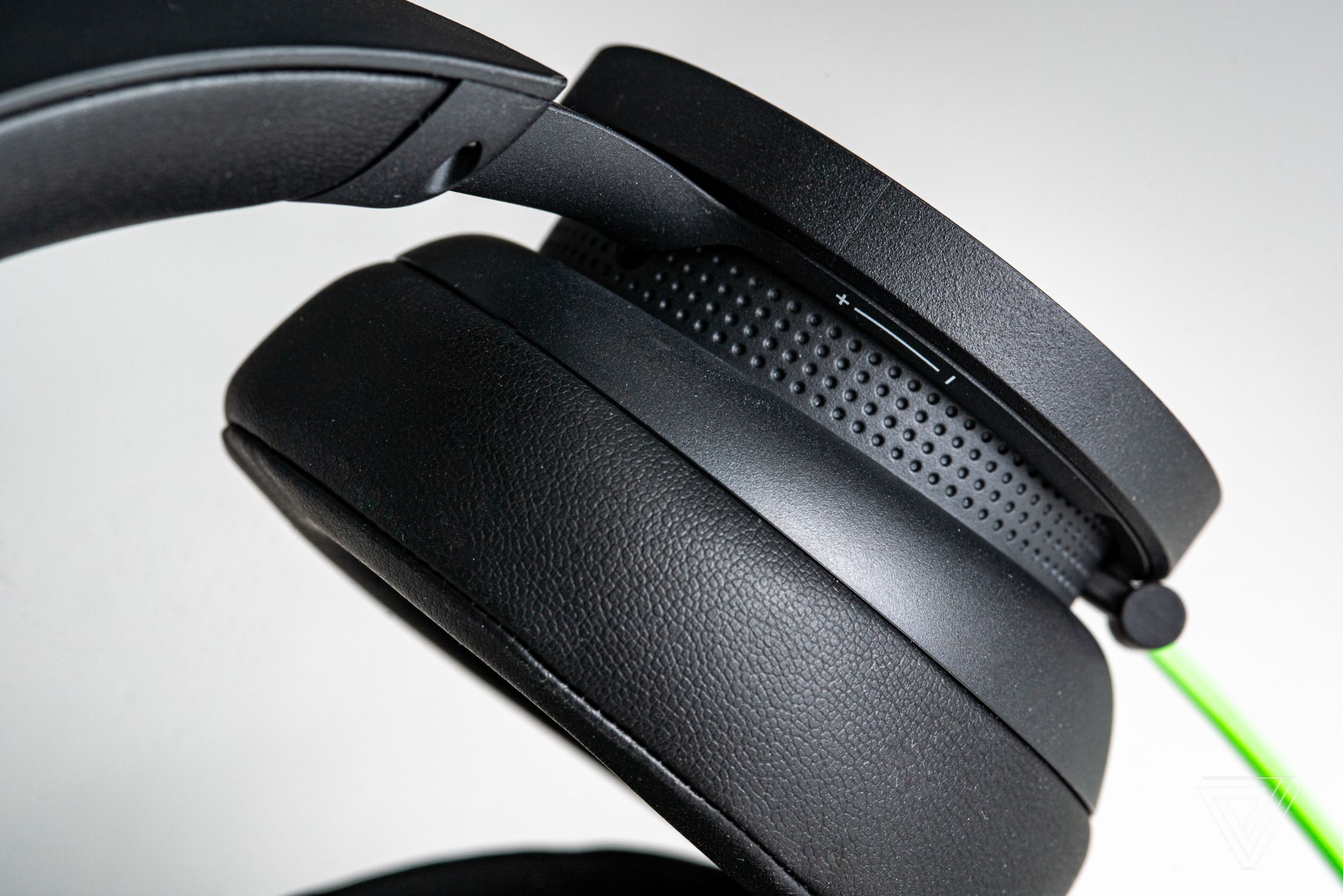 The right earcup controls the headset’s internal volume, so it even works when plugged into non-Xbox devices.