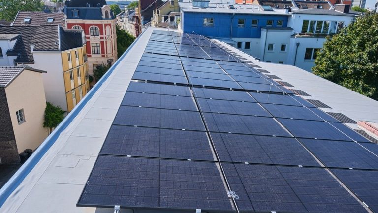 photovoltaik befestigung auf bitumen flachdach