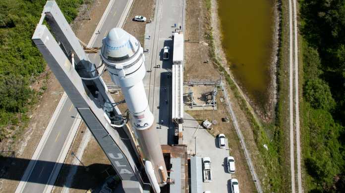 Luftbild der Rakete mit dem Starliner