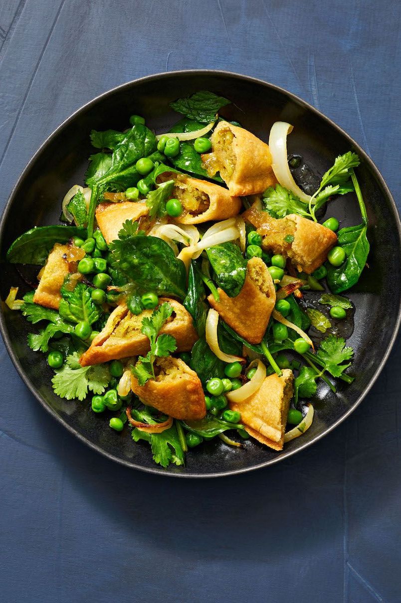 samosa salad with green peas and spinach
