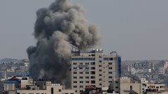 Опубликованы кадры взрыва многоэтажного здания в секторе Газ...