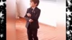 Мальчишка молодец, показал как надо танцевать!