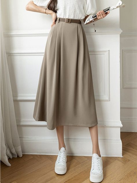 Cute Long Skirt Outfits Casual, Outfits With Mid Length Skirts, Korean 30 Years Old Woman Outfit, Japanese Fashion Women, Timeless Fashion Pieces, Midi Skirt Casual, High Waist Long Skirt, Rock Outfit, Langer Rock