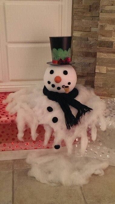 Melted Snowman Doorway Decoration...these are the BEST Homemade Christmas Decorating Ideas! Jul Diy, Outdoor Christmas Diy, Diy Deco Noel, Snowman Christmas Decorations, Christmas Decorations Diy Outdoor, Office Christmas, Snowman Decorations, Noel Christmas, Outdoor Christmas Decorations