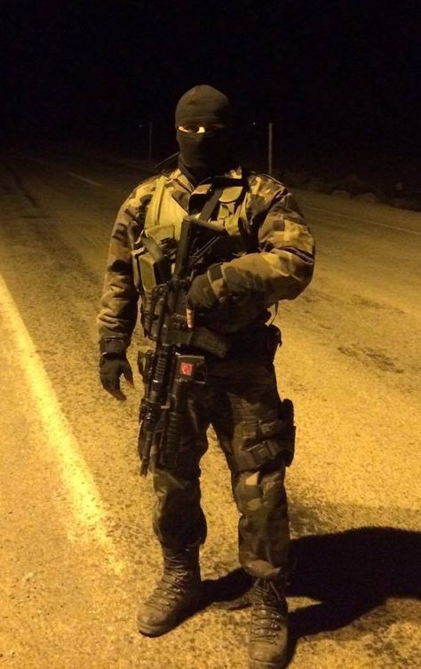 Swat Operator, Bandit Aesthetic, Turkish Soldier, Swat Police, Ghost Soldiers, Turkish Soldiers, Military Aesthetic, Army Pics, Military Wallpaper