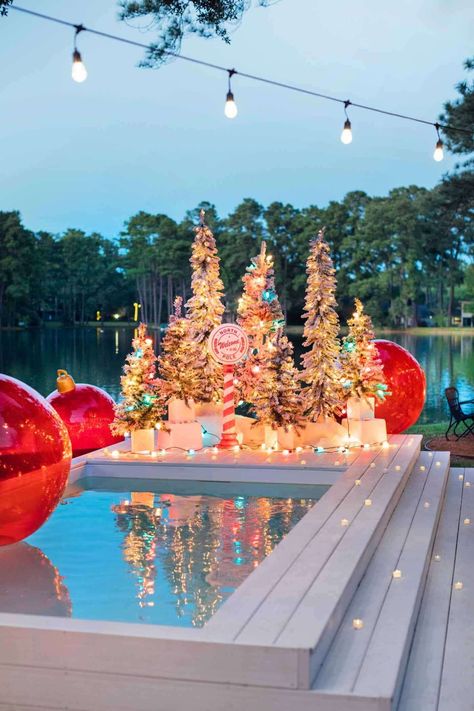 Golden hour, hubby in a Santa suit, and our pool deck is DECKED out! Get all the details on our outdoor holiday decor! #sugarandcloth #christmasdecor #holidaydecor #santa #outdoordecor #outdoorholidaydecor #pooldecor #christmas Natal, Pool Decorations, Diy Christmas Yard Decorations, Tomato Cage Christmas Tree, Florida Christmas, Pallet Christmas Tree, Tropical Christmas, Christmas Yard Decorations, Christmas Backdrops