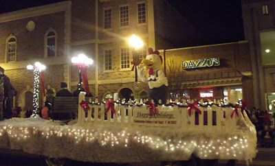 Holiday Parade Floats, Parade Float Diy, Parade Float Theme, Christmas Floats, Parade Float Ideas, Christmas Trailer, Christmas Parade Floats, Holiday Parades, Wooden Snowmen