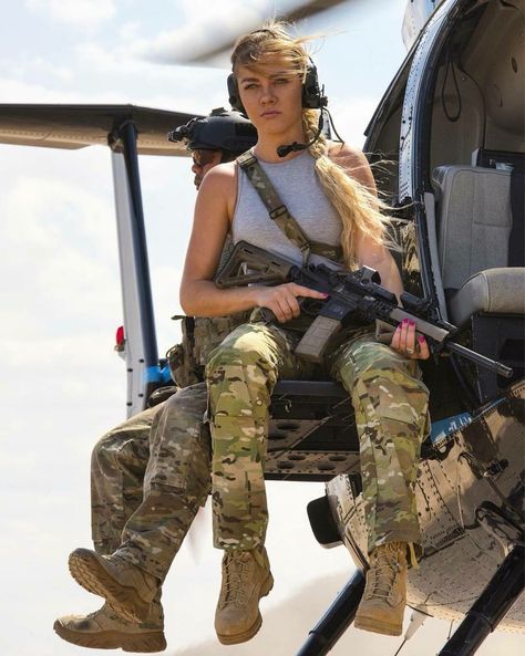 Military Girl, Fighter Girl, Girl Guns, Military Women, Female Soldier, Badass Women, Army Women, Army Soldier, Heroes