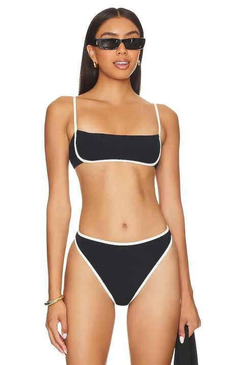 Looking for chic swimsuits for a small chest? If so, we've got you covered with these 30 aesthetic swimsuits that are are cute and functional at the same time; win-win. | best black swimsuit for flat chest | best swimsuit for small bust | best bikini for flat chest | best black bikini for small bust Swimsuit 2024, Black Swimsuit Outfit, Swimsuits For Small Bust, Flat Chested Fashion, Classy Swimwear, Swimsuit For Small Chest, Swimwear 2024, Flattering Swimwear, Swimsuits Photoshoot