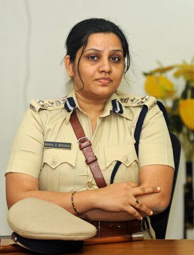 Indian lady police #police Tattoos, Indian Women, Lady Police Officer Indian, India Beauty Women, Most Beautiful Indian Actress, Female Police Officers, Beautiful Indian Actress, Desi Girl Selfie