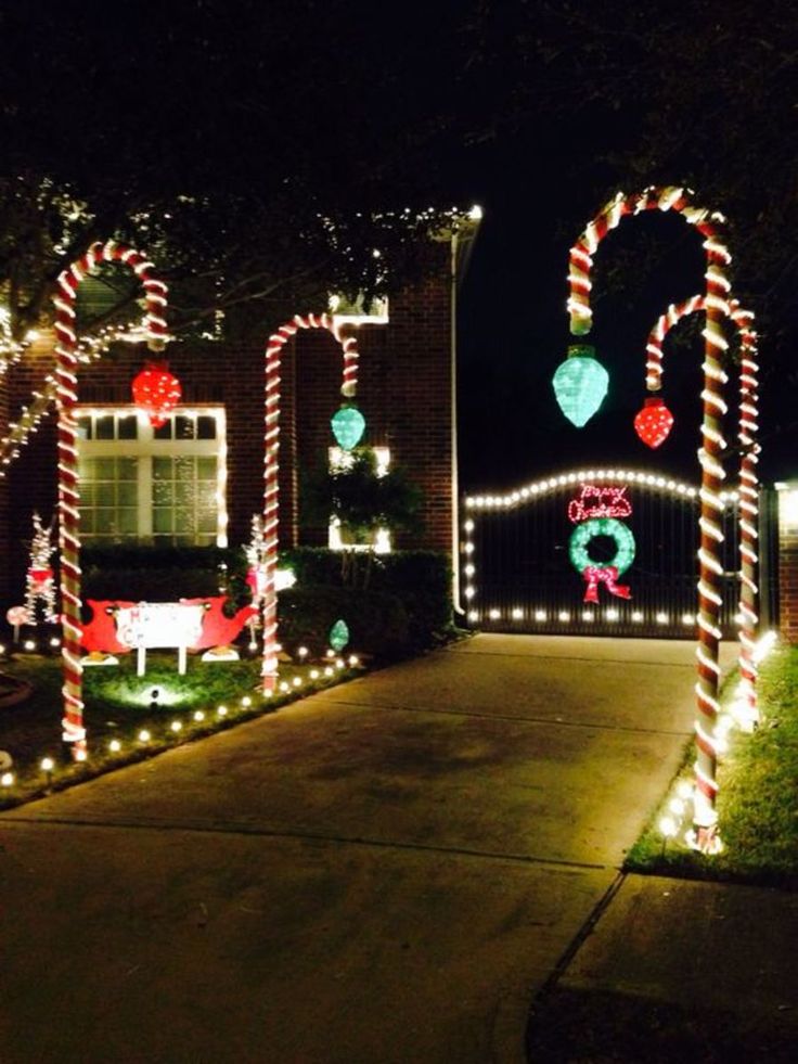 christmas lights decorate the front yard of a house