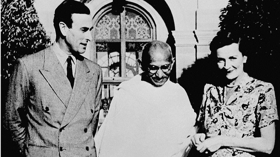 Mahatma Gandhi with the Viceroy of India and his wife at their home in New Delhi.