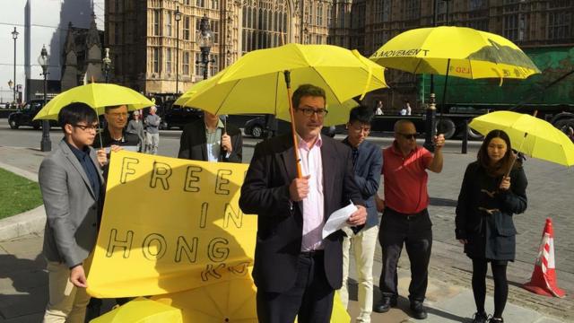 今年九月，羅傑斯出席倫敦港人舉辦的雨傘運動紀念