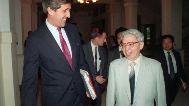 John Kerry và Trần Quang Cơ