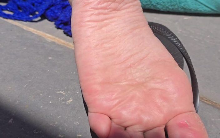 Mila Lewis: Subathing Naked (barefoot)