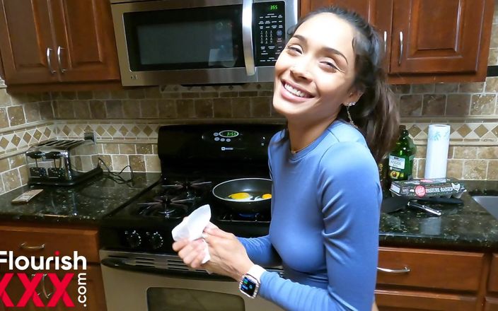 The Flourish XXX: Margarita Lopez nấu ăn trong nhà bếp và bị đụ
