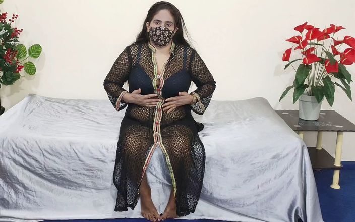 Shilpa Bhabhi: Красива індійська жінка мастурбує величезним ділдо