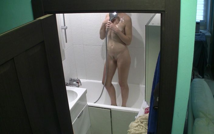 Milfs and Teens: सुंदर चोदने लायक मम्मी बाथरूम में नग्न