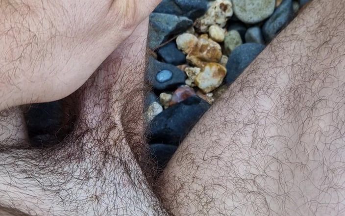 Ttc2021: Masturbando e gozando nua em uma praia de não nudez