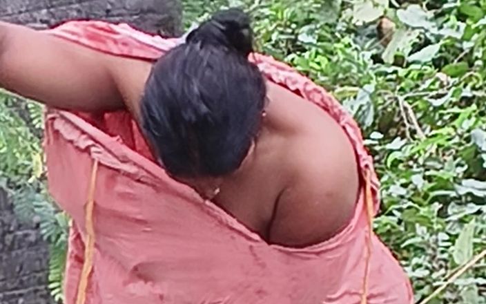 Xxxirc: Sexy Bhabhi Bathing in Open Bathroom