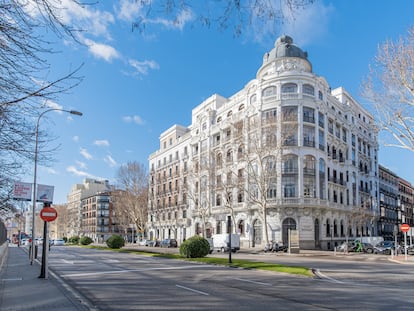 Fachada del hotel Petit Palace Savoy Alfonso XII en Madrid