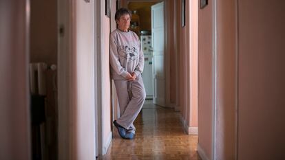 Mari Carmen, pendiente de un desahucio en su vivienda en Sainz de Baranda, Madrid.