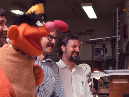 Jim Henson, Frank Oz y Jon Stone en la época inicial de Barrio Sésamo en una imagen del documental 'Street Gang: How We Got to Sesame Street'.