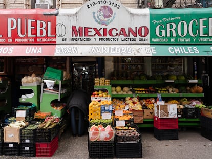 Un mercado de comida mexicana en el barrio 'Little Mexico' de Harlem, Nueva York.