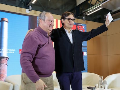 El ministro de Industria, Jordi Hereu, y el primer secretario del PSC, Salvador Illa, este sábado durante un acto del PSC en Terrassa.
