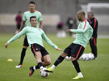 Cristiano y Quaresma en un entrenamiento con Portugal.