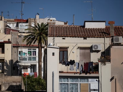 Bloque de viviendas en el barrio de la Bordeta, en Barcelona.