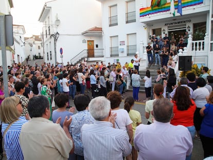 Concentración en Zafarraya (Granada) en protesta por el último crimen machista en esa localidad.
