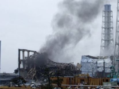 La central nuclear de Fukushima tras el tsunami que asol&oacute; el litoral japon&eacute;s en 2011.