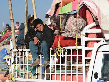 Refugiados afganos regresan a su país a través del paso fronterizo de Chaman, el miércoles 8 de noviembre.