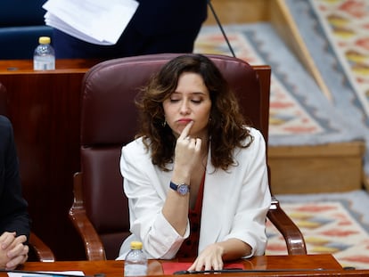 La presidenta de la Comunidad de Madrid, Isabel Díaz Ayuso, en la Asamblea regional que celebra pleno este jueves.